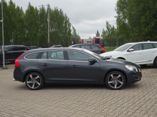 Volvo V60 SUMMUM 2.4 158kW