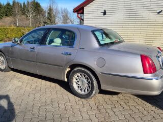 Lincoln Town Car 4.6 154kW