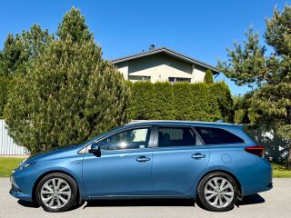 Toyota Auris Touring Sports Luxury Facelift 1.8 Hybrid Synergy Drive 90кВ