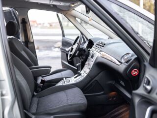 Ford Galaxy Ghia 2.0 103kW