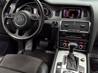 Audi Q7 S-Line black edition 3.0 180kW