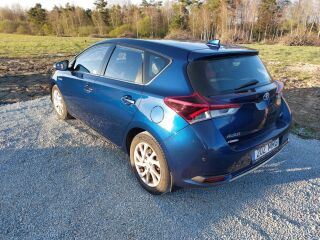 Toyota Auris 1.8 73кВ
