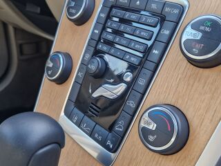 Volvo XC60 Summum AWD MY2012 2.4 D5 158kW