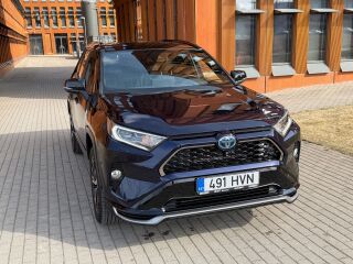 Toyota RAV4 Plug-in hybriid 2.5 136kW
