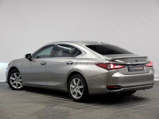 Lexus ES 300h 2.5 131kW