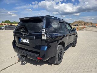 Toyota Land Cruiser SUV 4WD Black Edition 2.8 D-4D 150кВ