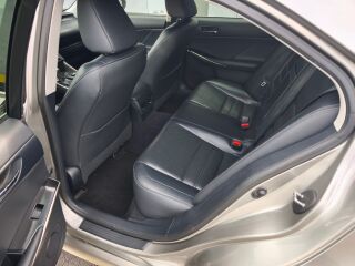 Lexus IS 300h 2.5 133kW