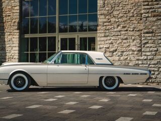 Ford Thunderbird 6.4 V8 221kW