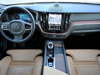 Volvo XC60 AWD B&W 4C LUXURY+ ULTRA DARK XENIUM INTELLI  2.0 T6 Plug-in Twin engine LONG RANGE 293kW