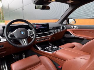 BMW X7 M60 xDrive 4.4 390кВ