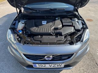 Volvo V40 R-Design-5 silindrit 2.0 D3 110kW