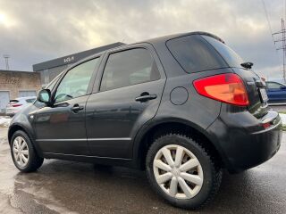 Suzuki SX4 Laxery edition 1.5 R4 16v 82kW