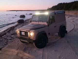 Land Rover Defender 2.4 90kW