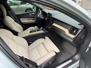 Volvo XC60 PLUS DARK B5 250Hj petrol 2.0 184kW