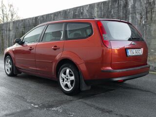 Ford Focus Ghia 2.0 107kW