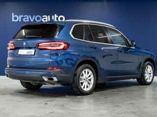 BMW X5 xDrive30d 3.0 210кВ