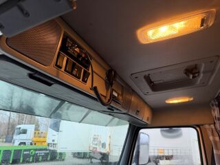 Volvo FM 340 6x2 box vibra