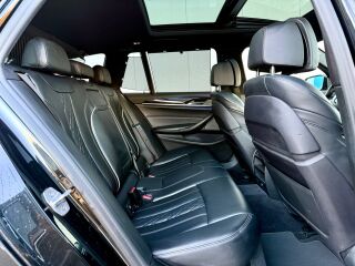 BMW 530 Touring xDrive M sportpakett H&K LED 3.0 d 195kW