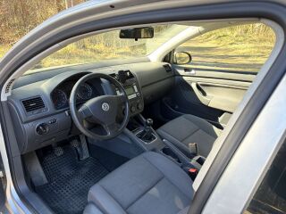 Volkswagen Golf V 1.6 85кВ