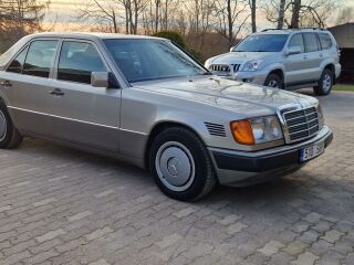 Mercedes-Benz E 300 Turbo 3.0 108kW