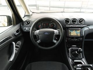Ford Galaxy GHIA 2.0 103kW