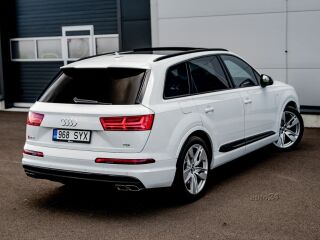 Audi SQ7 4.0 V8 320кВ