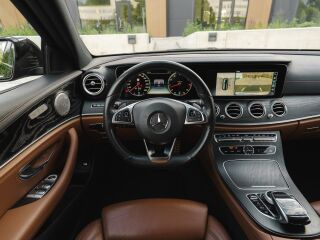 Mercedes-Benz E 400 AMG Night Pack 4 Matic 3.5 245кВ
