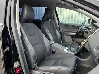 Volvo XC60 Momentum Onyx Black 2.0 D4 140кВ