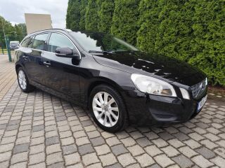 Volvo V60 MOMENTUM 1.6 R4 D2 84кВ