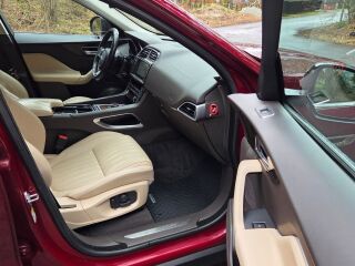 Jaguar F-Pace Luxury Line / 4x4 2.0 R4 132kW