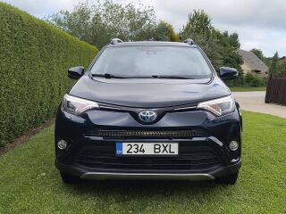 Toyota RAV4 Luxury Plus 2.5 114кВ
