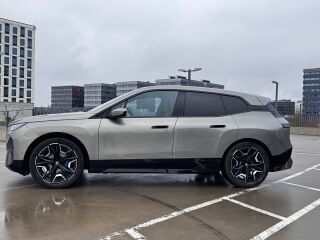 BMW iX xDrive 40 Sportpakett 102кВ