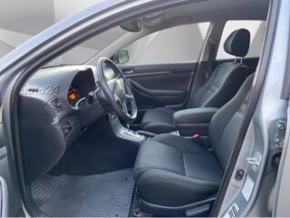 Toyota Avensis Linea Sol 2.4 120kW