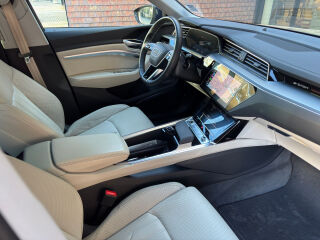 Audi Q8 e-tron 55 quattro S line Exclusive 300kW
