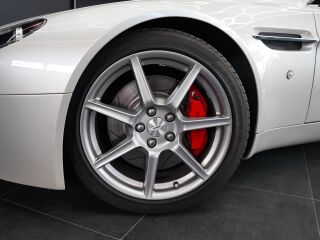 Aston Martin V8 Vantage 4.3 283kW