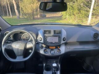 Toyota RAV4 4WD M/T Luxury 2.2 110kW