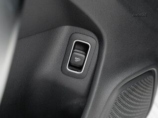 Mercedes-Benz CLA 180 180 AMG line 1.3 100kW