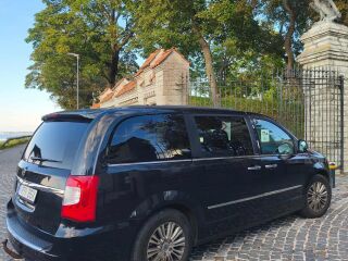Chrysler Town & Country Lancia Voyager reg tasu makstud 3.6 208kW