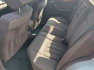 Mercedes-Benz E 300 3.0 83kW