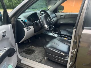 Mitsubishi L200 Double Cab 4WD 2.5 DI-D 131kW