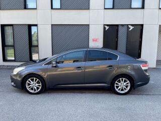 Toyota Avensis Linea Sol 1.8 108кВ