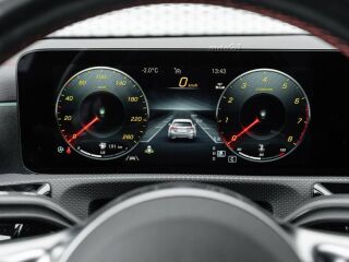 Mercedes-Benz CLA 180 180 AMG line 1.3 100kW