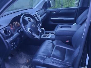 Toyota Tundra CrewMax platinum 1794 edition 5.7 284kW