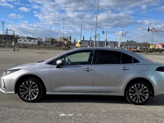 Toyota Corolla Active Plus + Comfort pakett 1.8 72kW