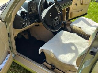 Mercedes-Benz 200 W123 2.0 44kW