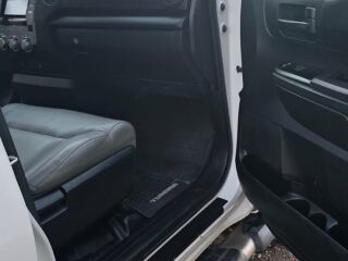 Toyota Tundra 4.6 V8 231kW