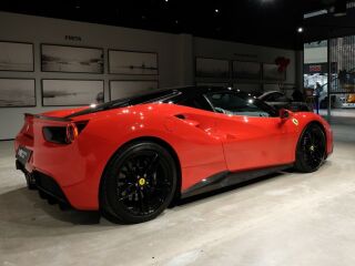 Ferrari 488 3.9 493kW