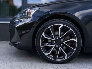 Lexus IS 300h 2.5 133кВ