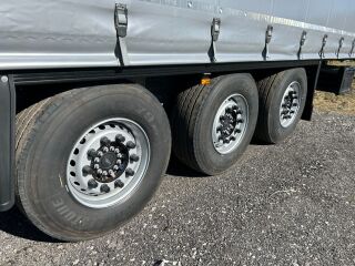 Schmitz Semitrailer Curtainsider Standard