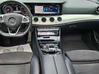 Mercedes-Benz E 220 AMG pakett 4 Matic 2.0 R4 143kW